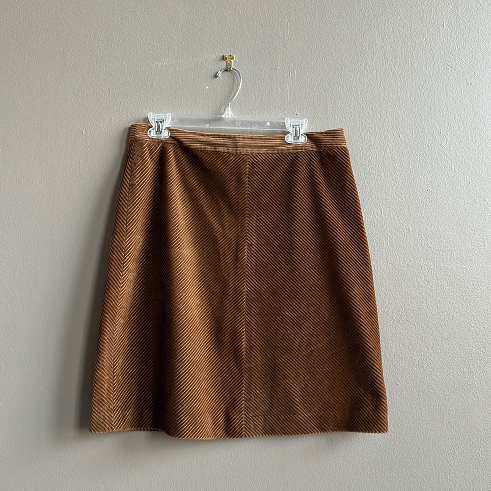 Great corduroy skirt from Real Clothes. Size 10. Length 22”. Fully lined.